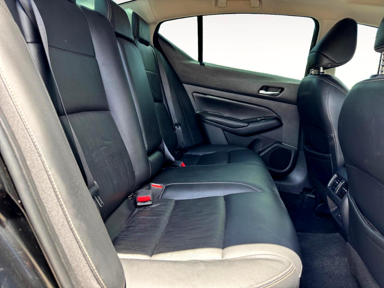 Vehicle image 25 of 26