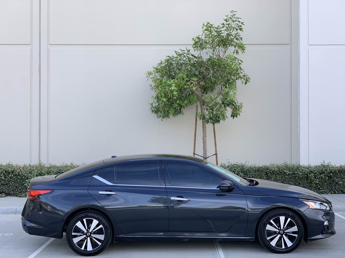 Vehicle image 4 of 28