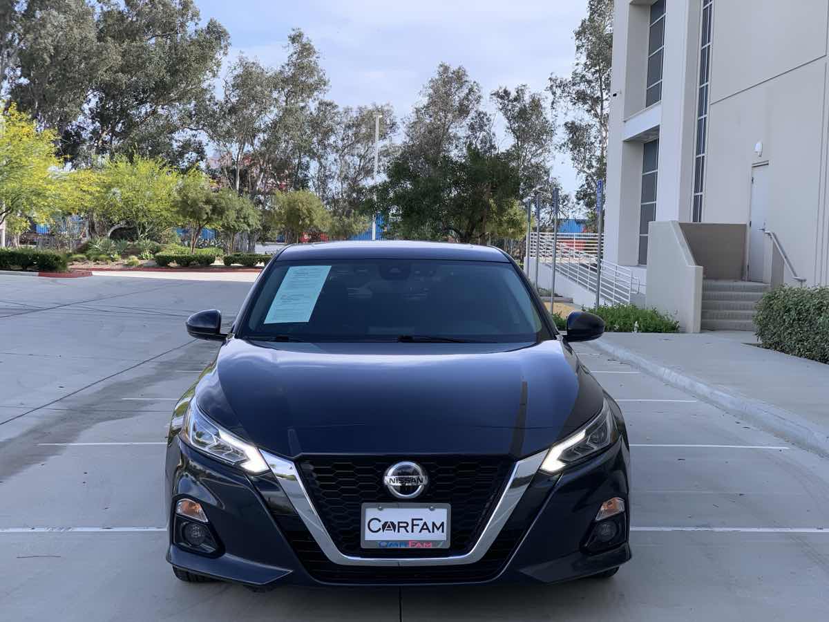 Vehicle image 2 of 28