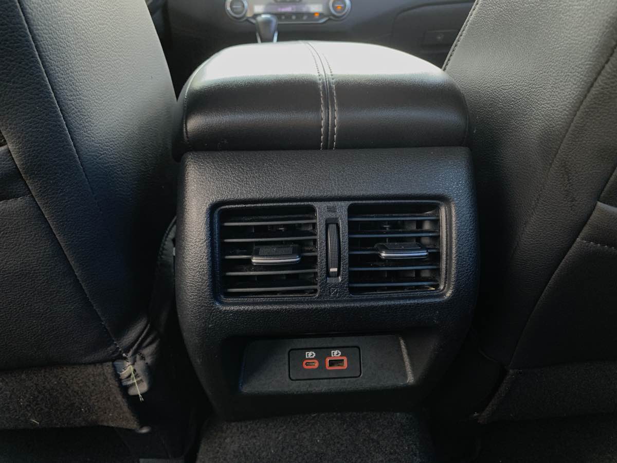 Vehicle image 22 of 28