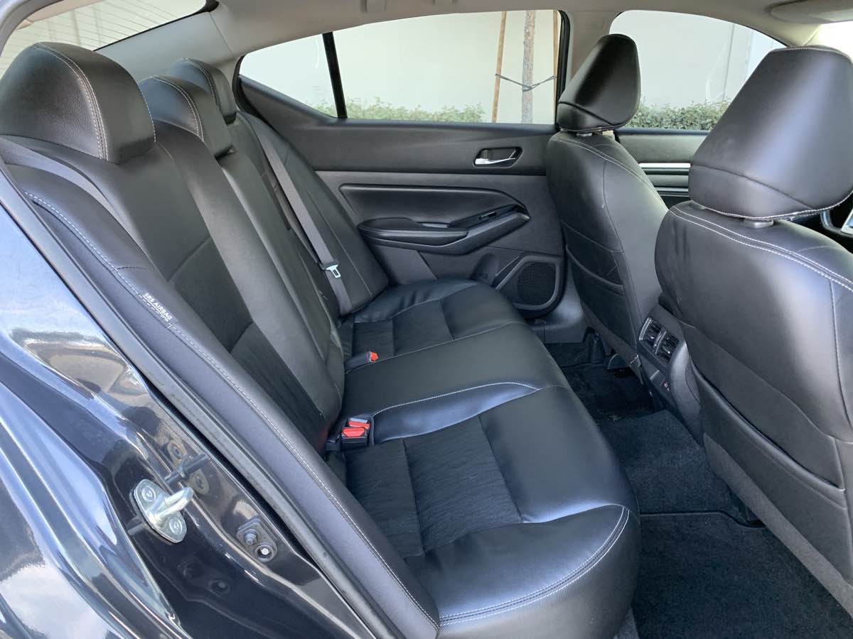 Vehicle image 23 of 28