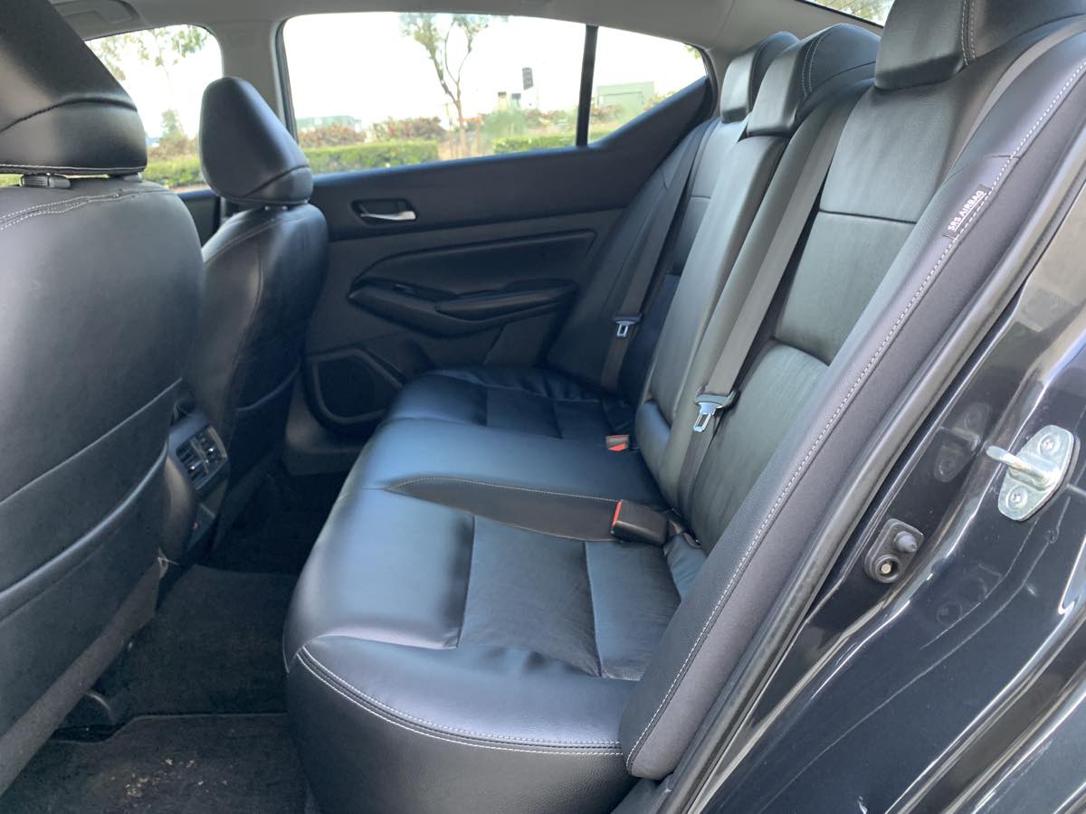 Vehicle image 21 of 28