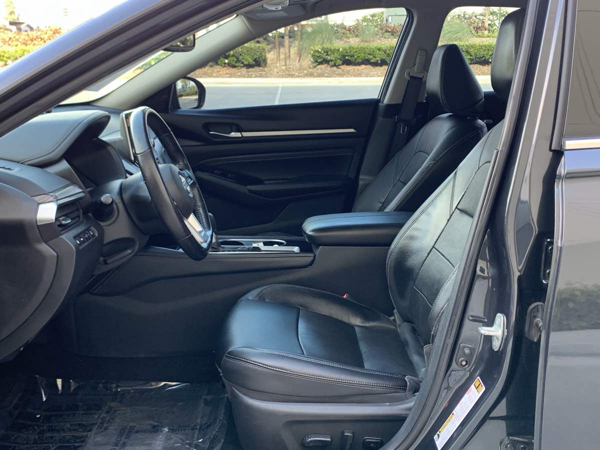 Vehicle image 12 of 28