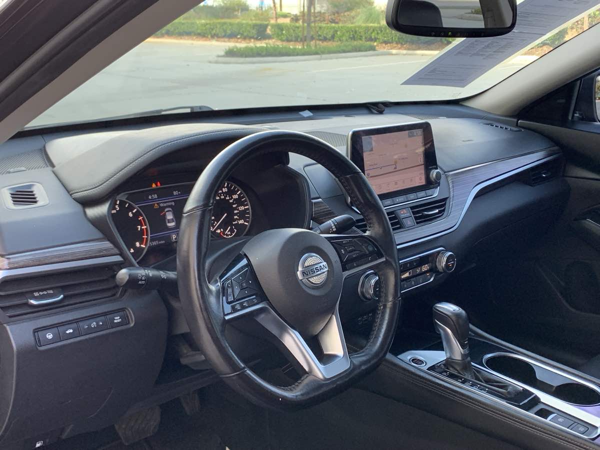 Vehicle image 13 of 28