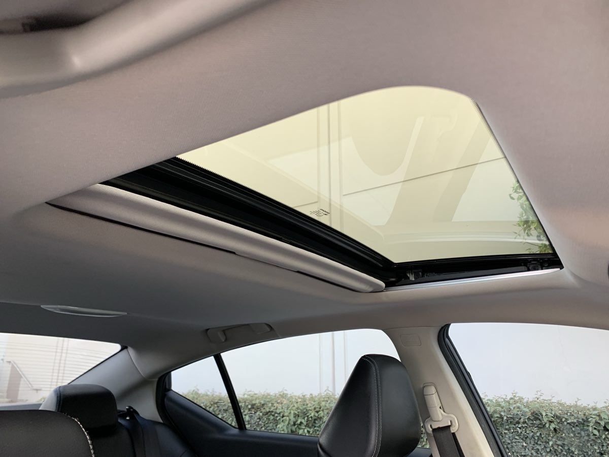 Vehicle image 27 of 28
