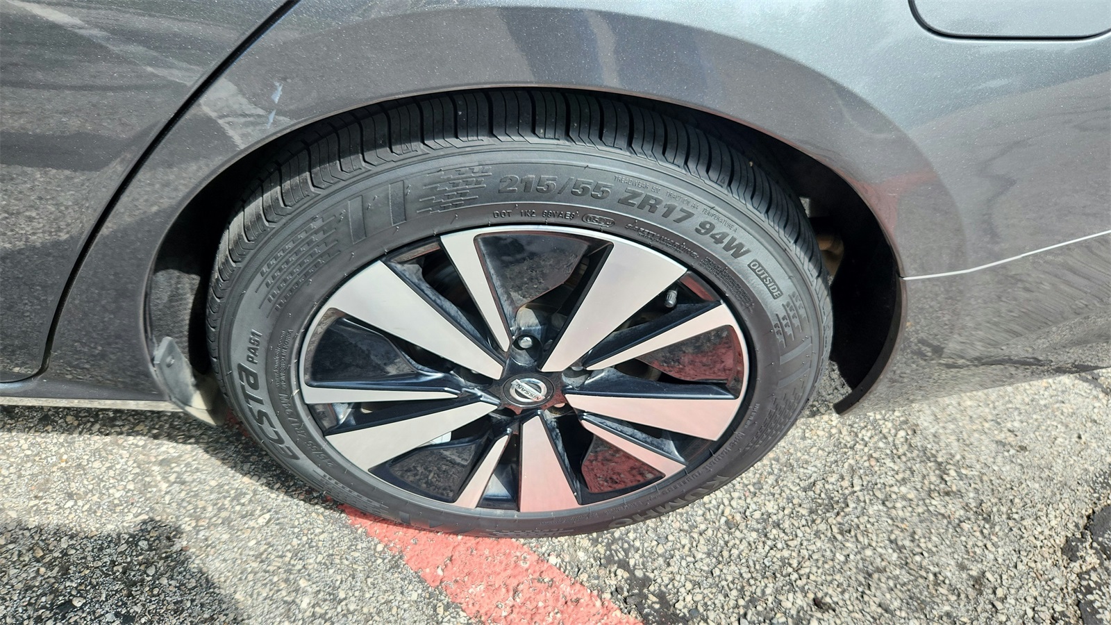 Vehicle image 28 of 43