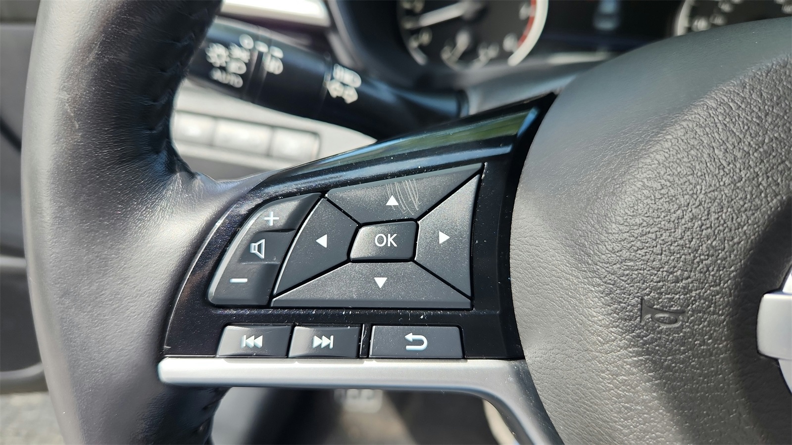 Vehicle image 30 of 43