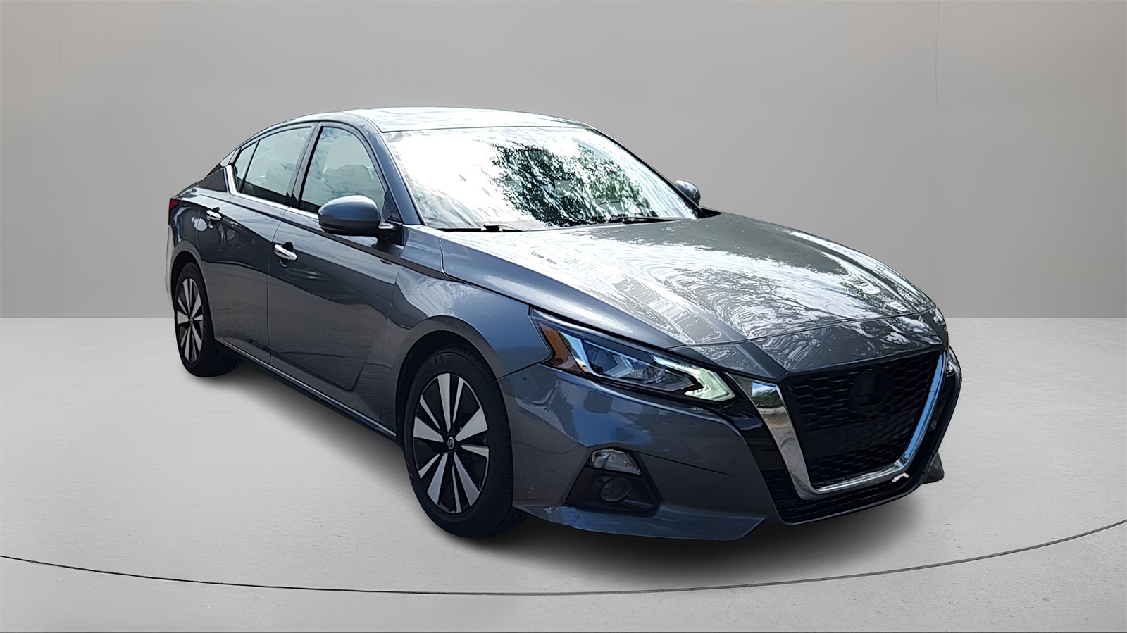 Vehicle image 3 of 43