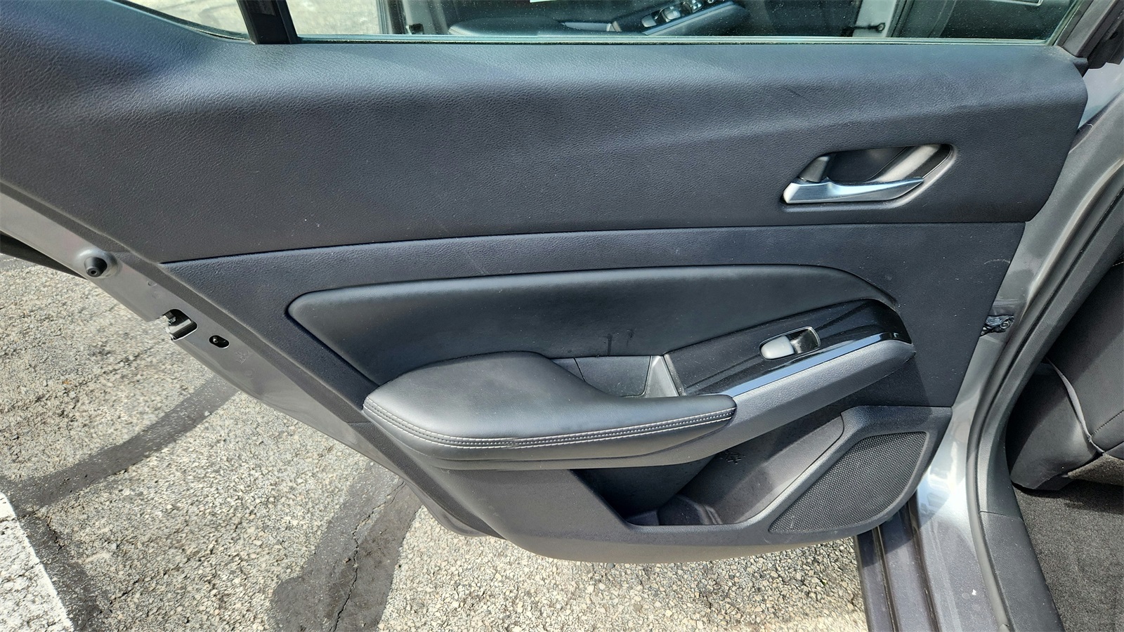 Vehicle image 22 of 43