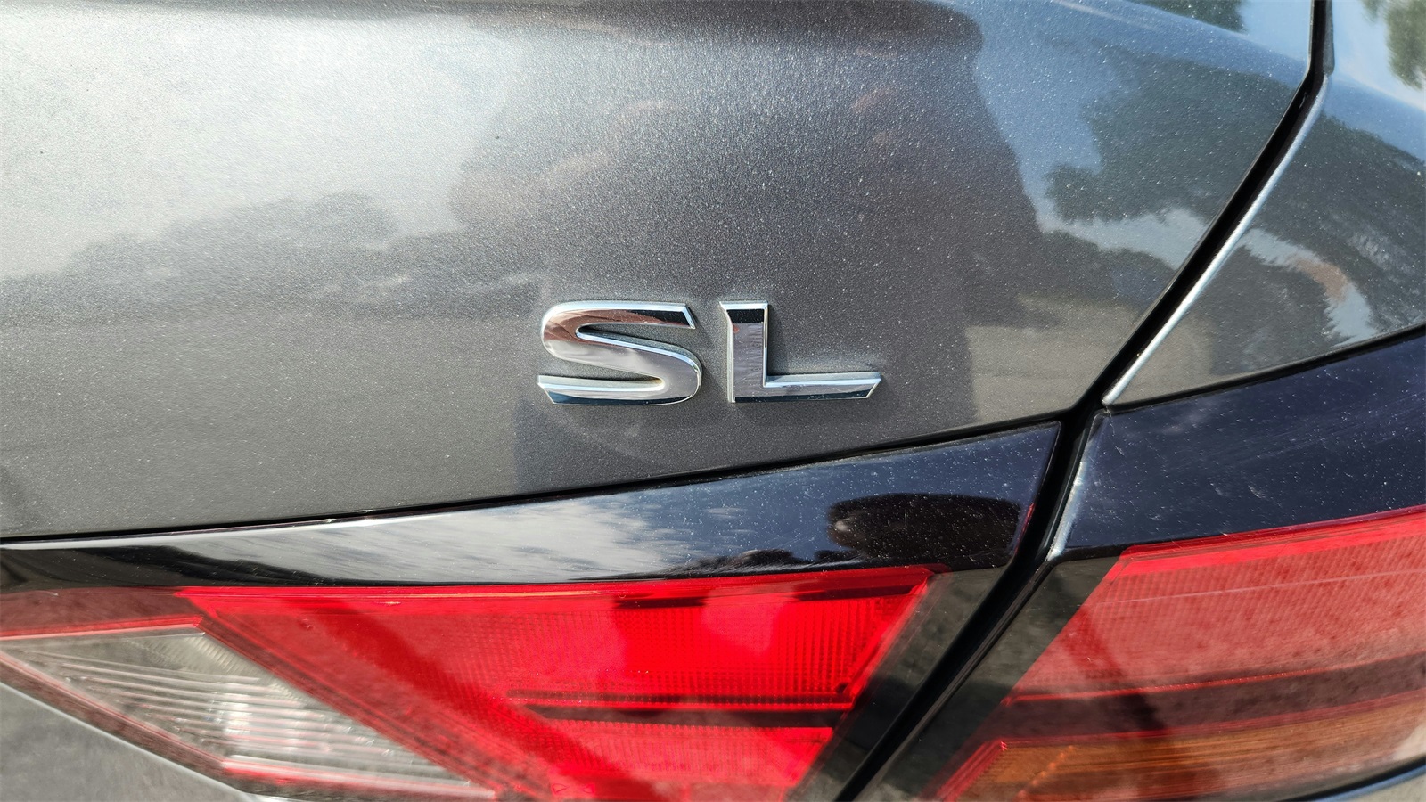 Vehicle image 23 of 43