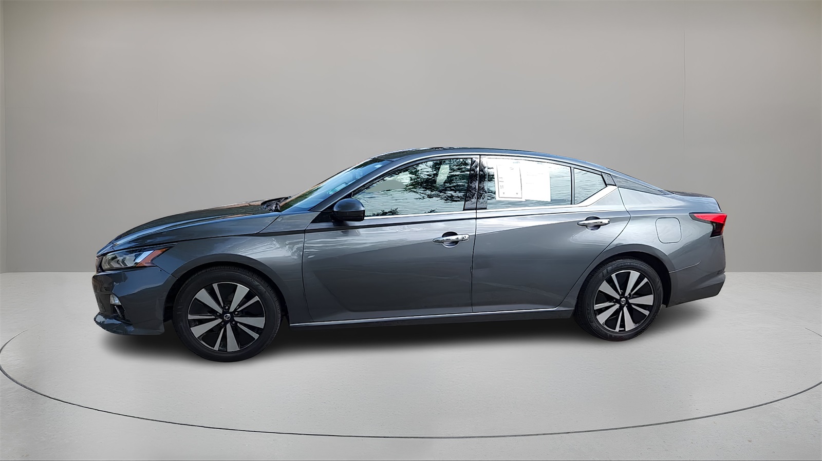 Vehicle image 2 of 43