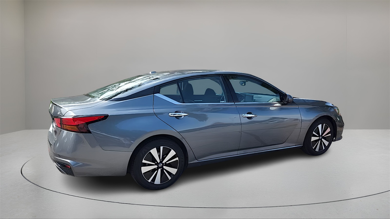 Vehicle image 5 of 43