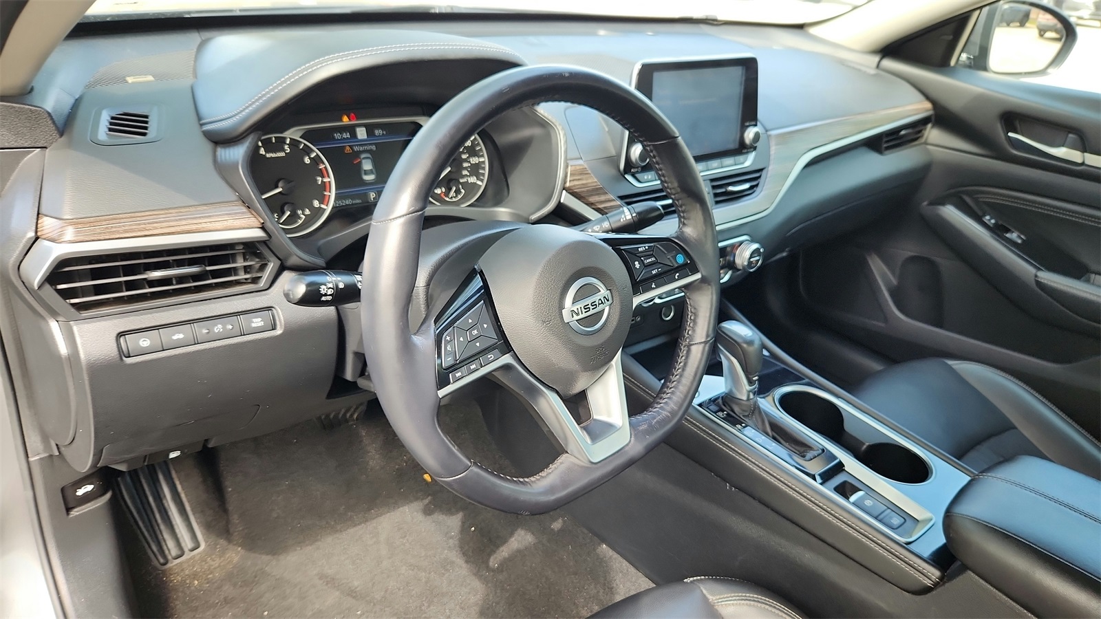 Vehicle image 9 of 43