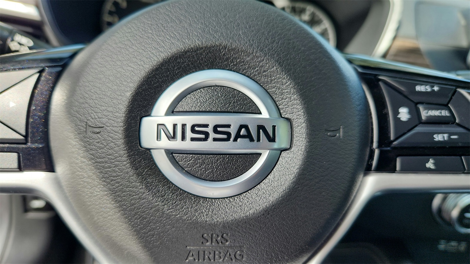 Vehicle image 34 of 43