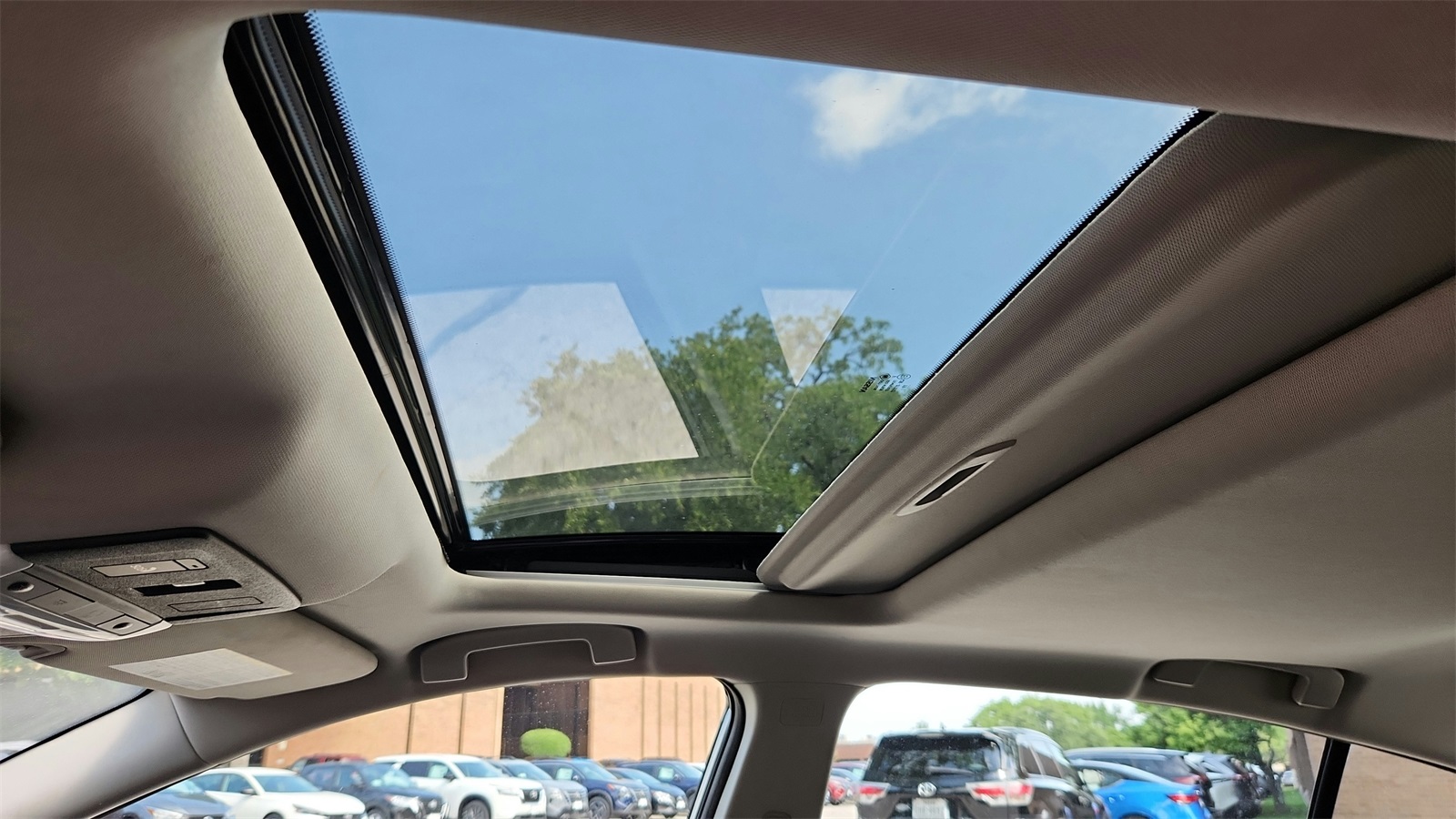 Vehicle image 11 of 43