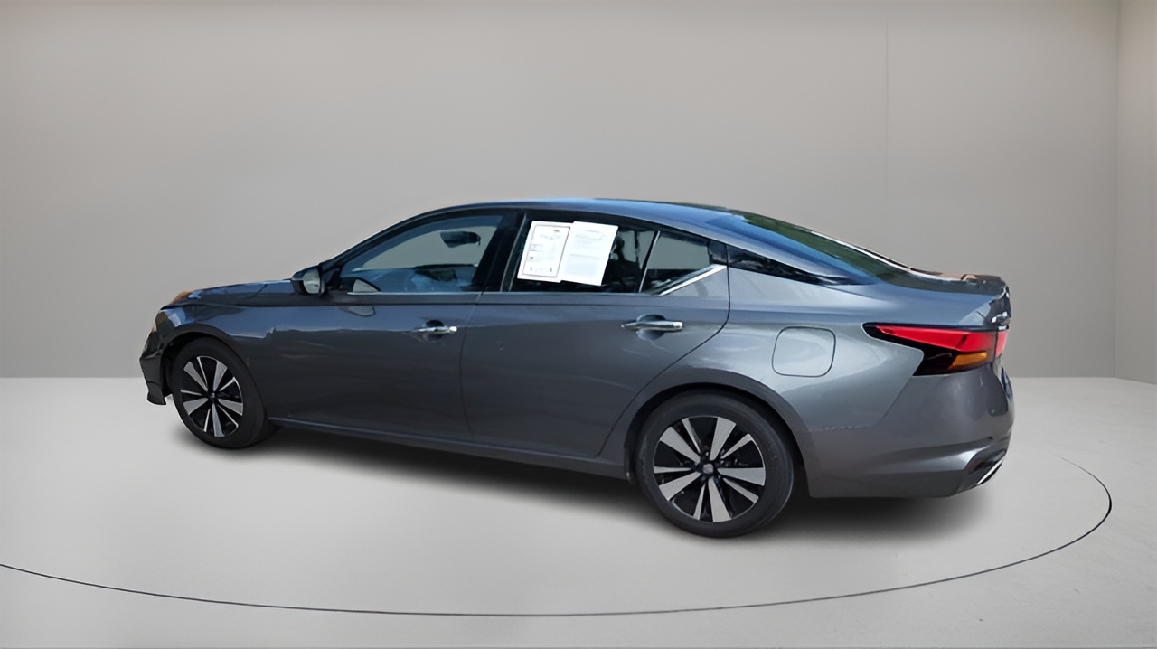 Vehicle image 42 of 43