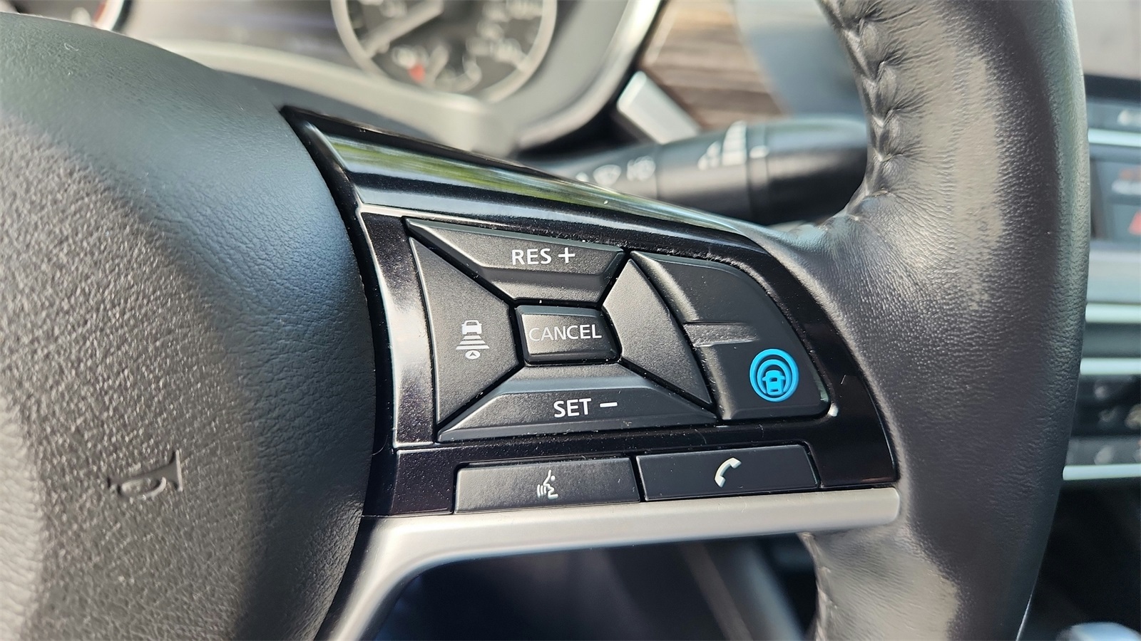 Vehicle image 31 of 43