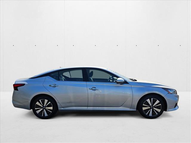 Vehicle image 4 of 30
