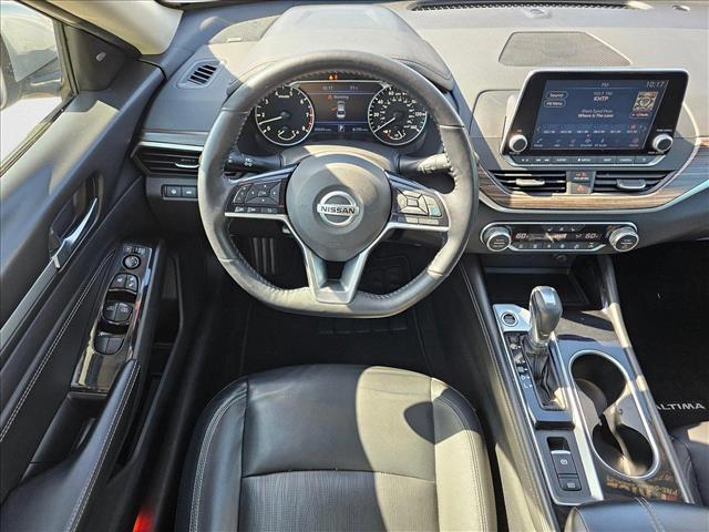 Vehicle image 14 of 30