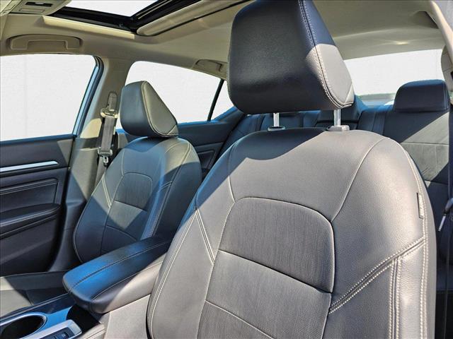 Vehicle image 10 of 30