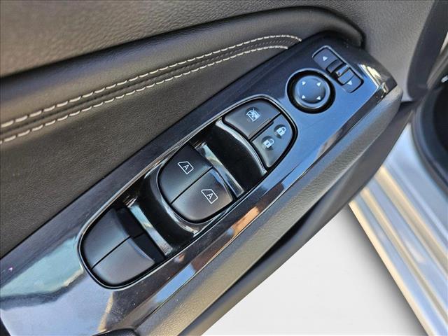 Vehicle image 25 of 30