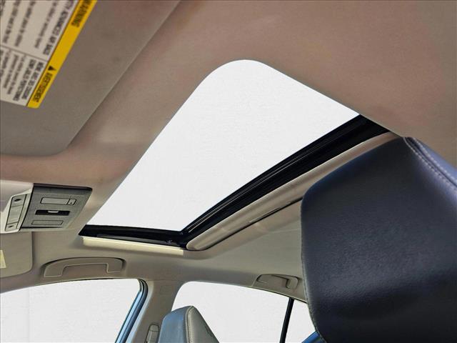 Vehicle image 27 of 30