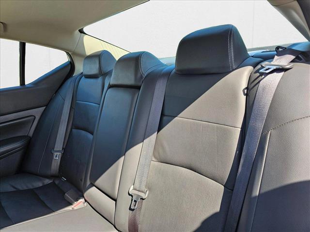 Vehicle image 9 of 30