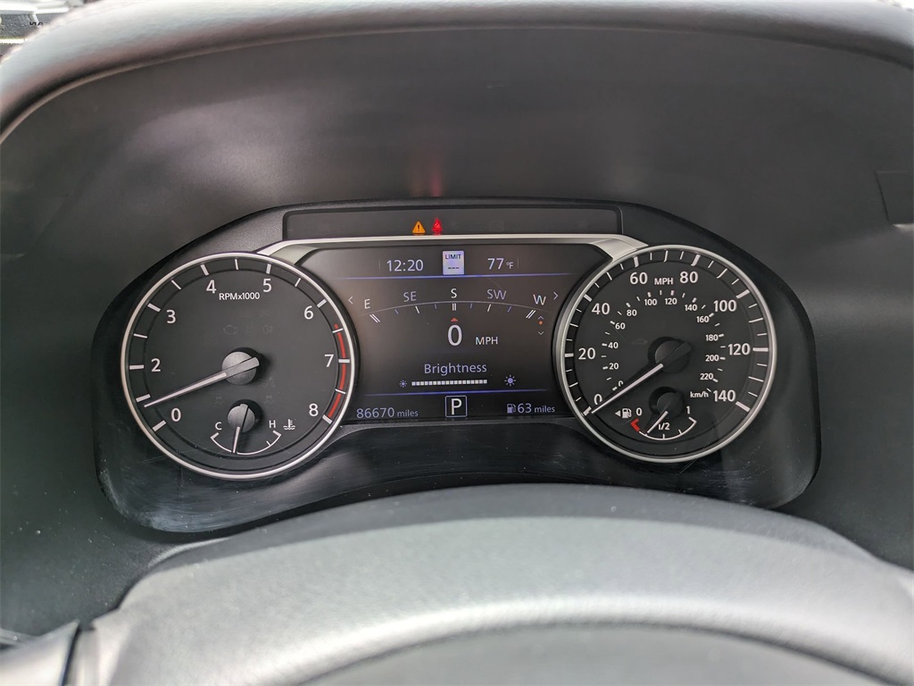 Vehicle image 17 of 27