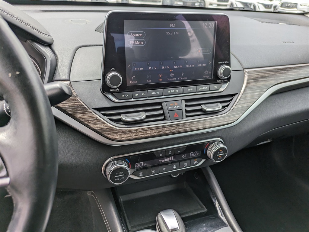 Vehicle image 19 of 27