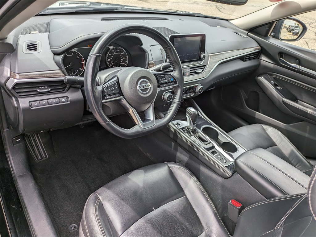 Vehicle image 15 of 27