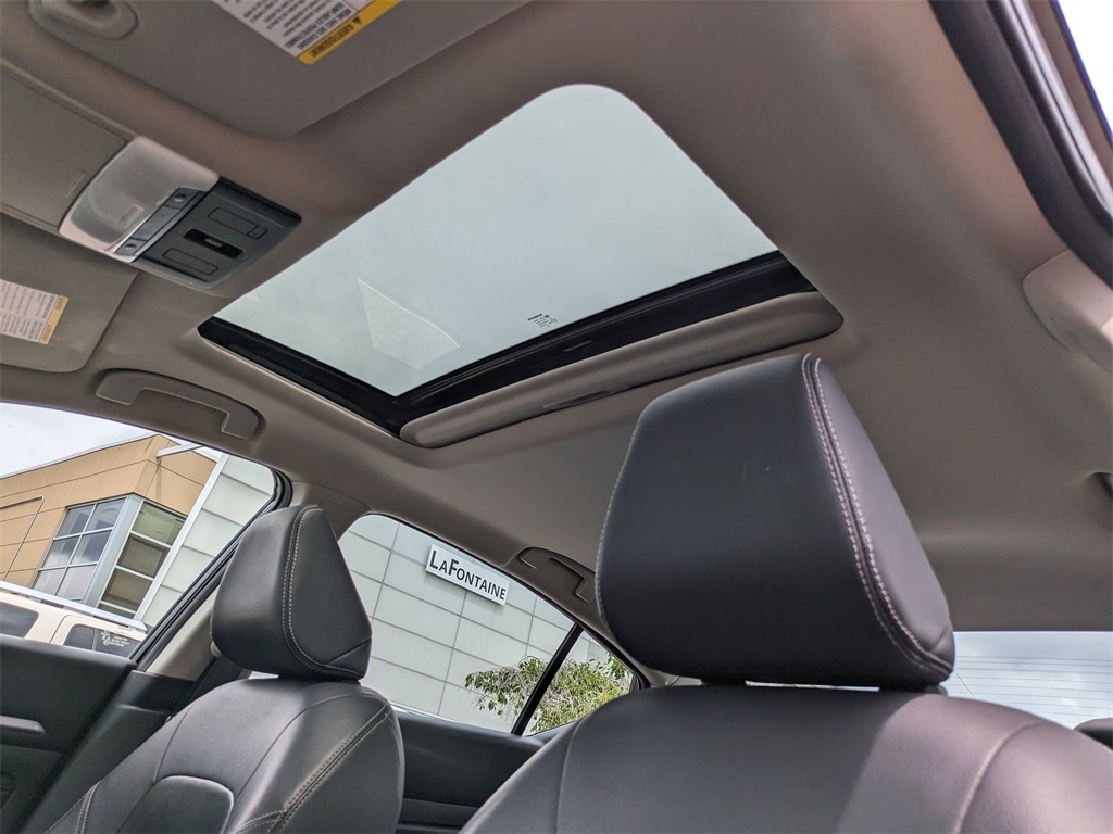 Vehicle image 14 of 27