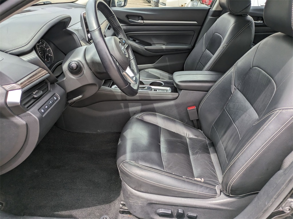 Vehicle image 10 of 27