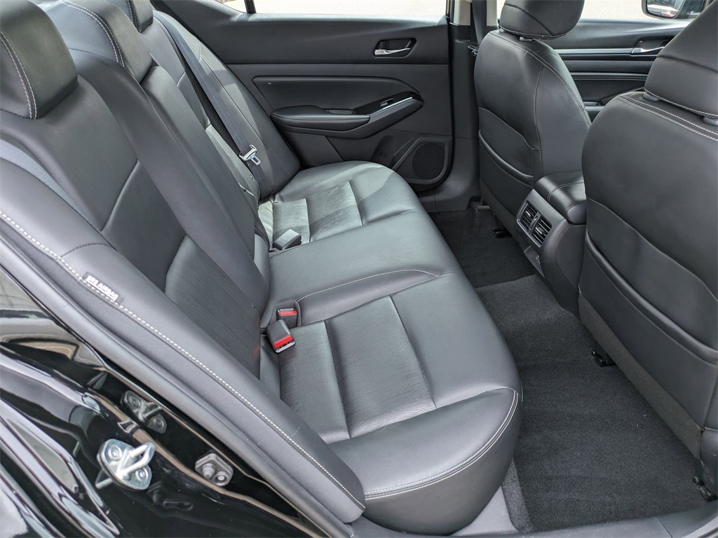Vehicle image 9 of 27