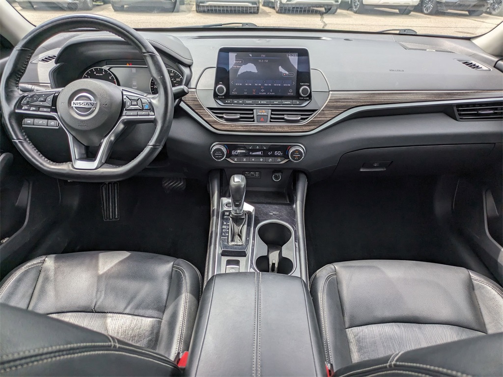 Vehicle image 16 of 27