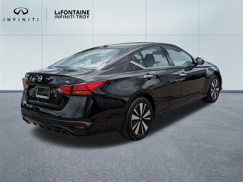 Vehicle image 5 of 27