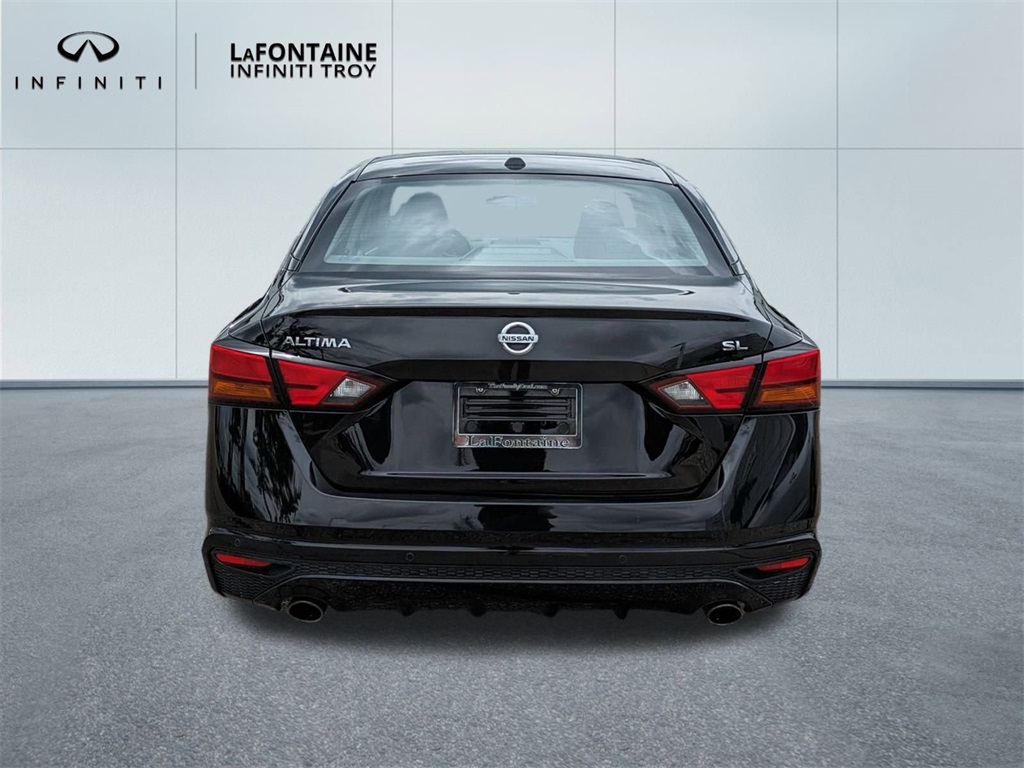 Vehicle image 6 of 27