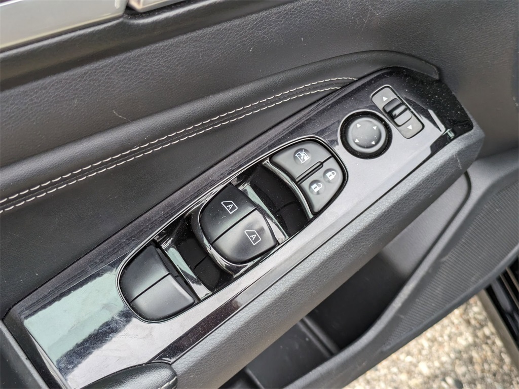 Vehicle image 24 of 27