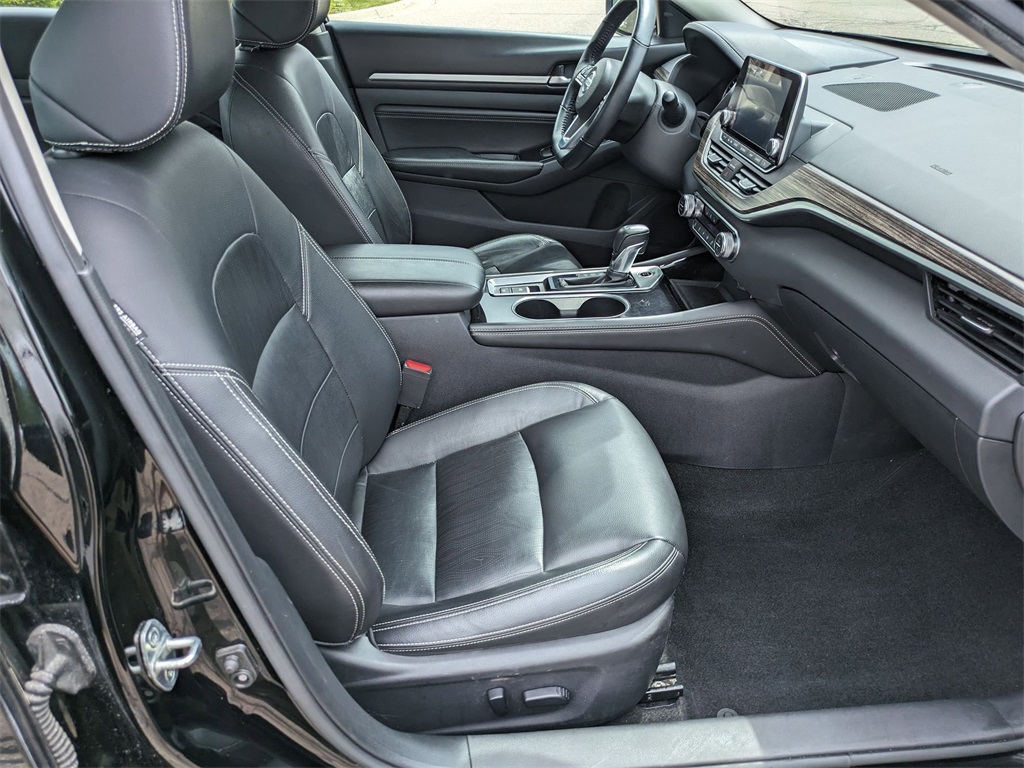 Vehicle image 13 of 27