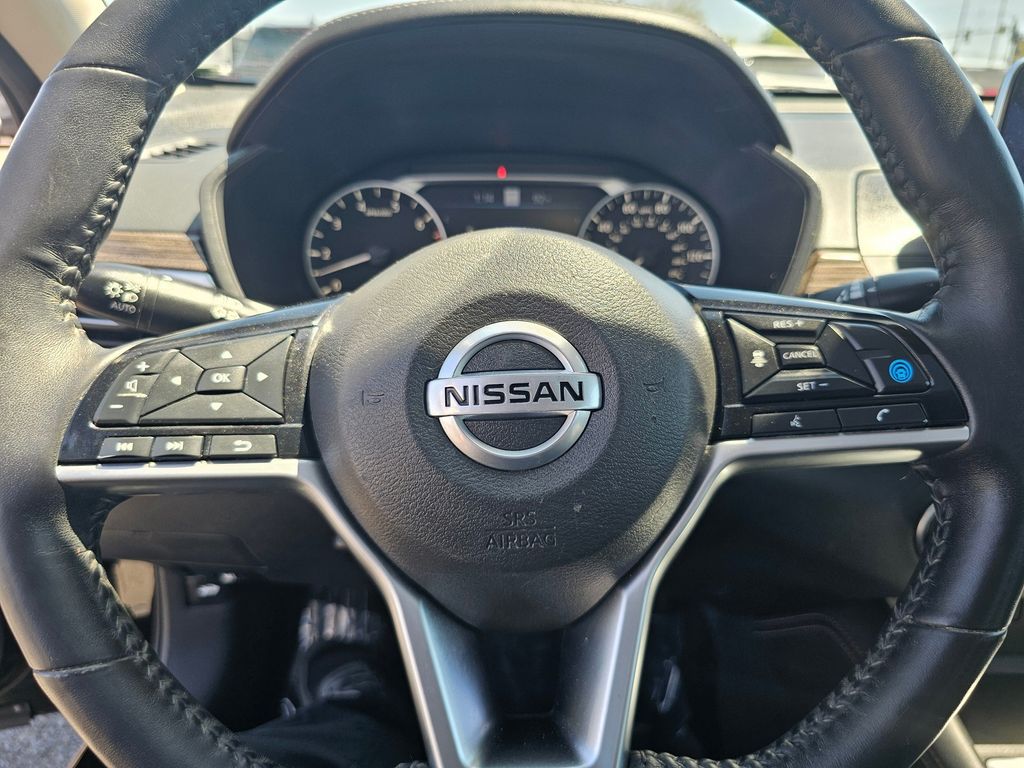 Vehicle image 21 of 43