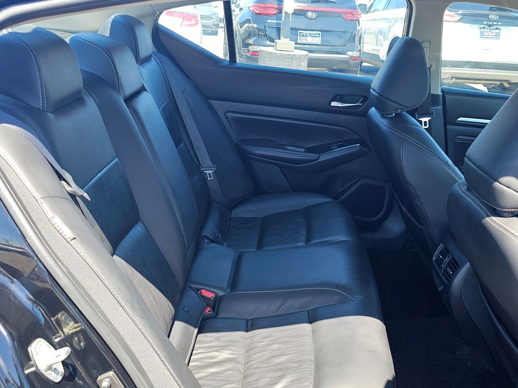 Vehicle image 11 of 43