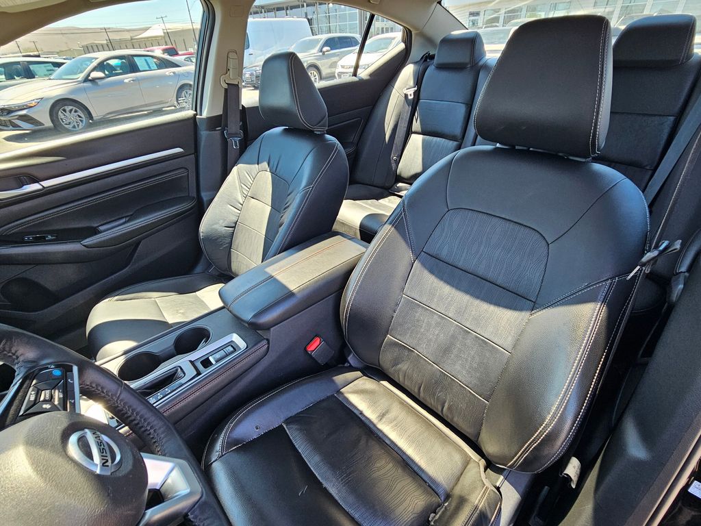 Vehicle image 14 of 43