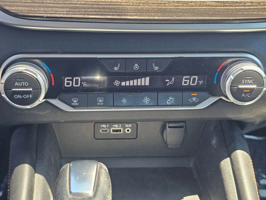 Vehicle image 32 of 43