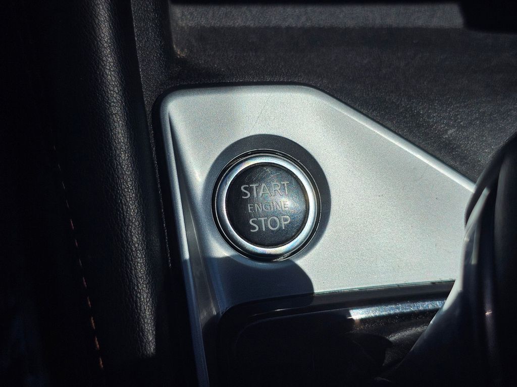 Vehicle image 35 of 43