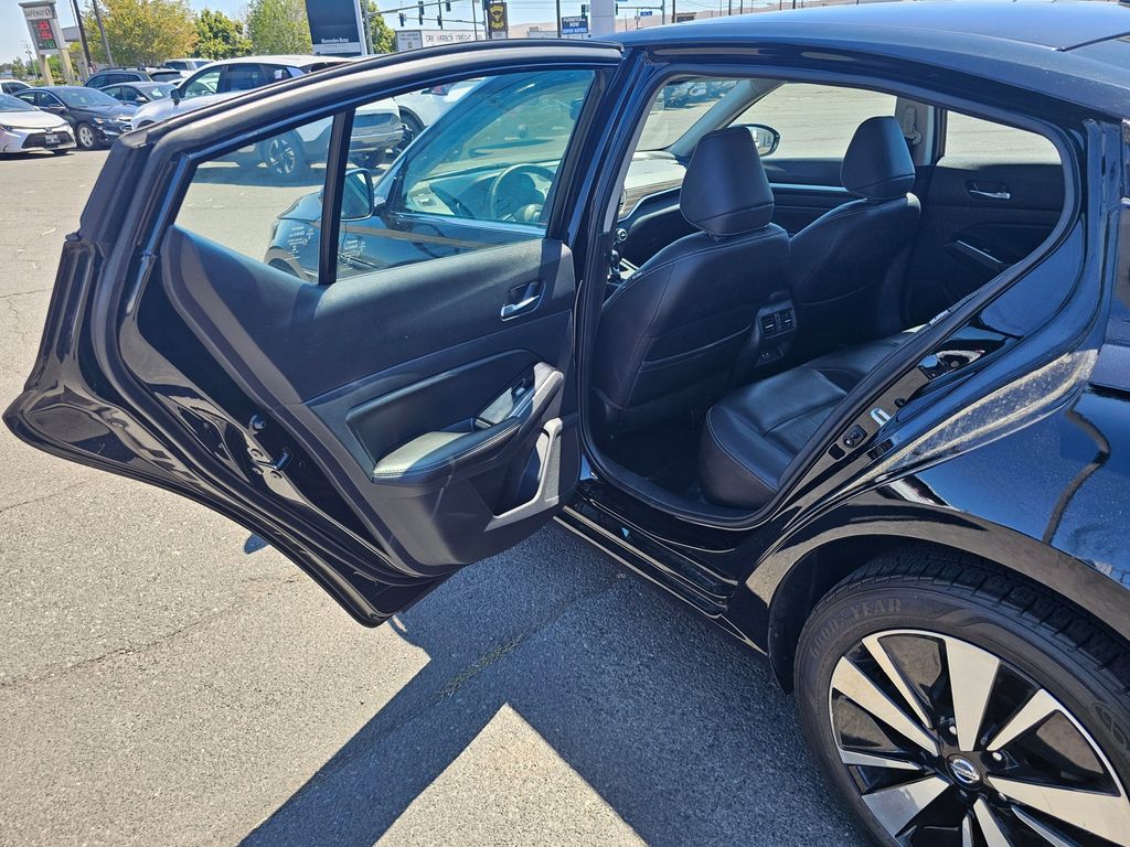 Vehicle image 34 of 43