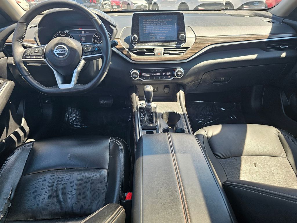 Vehicle image 19 of 43