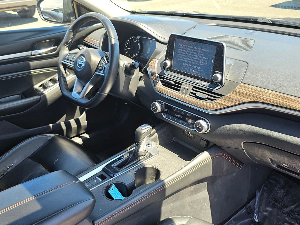 Vehicle image 18 of 43