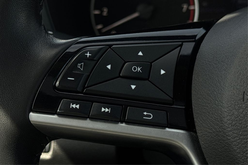 Vehicle image 29 of 37