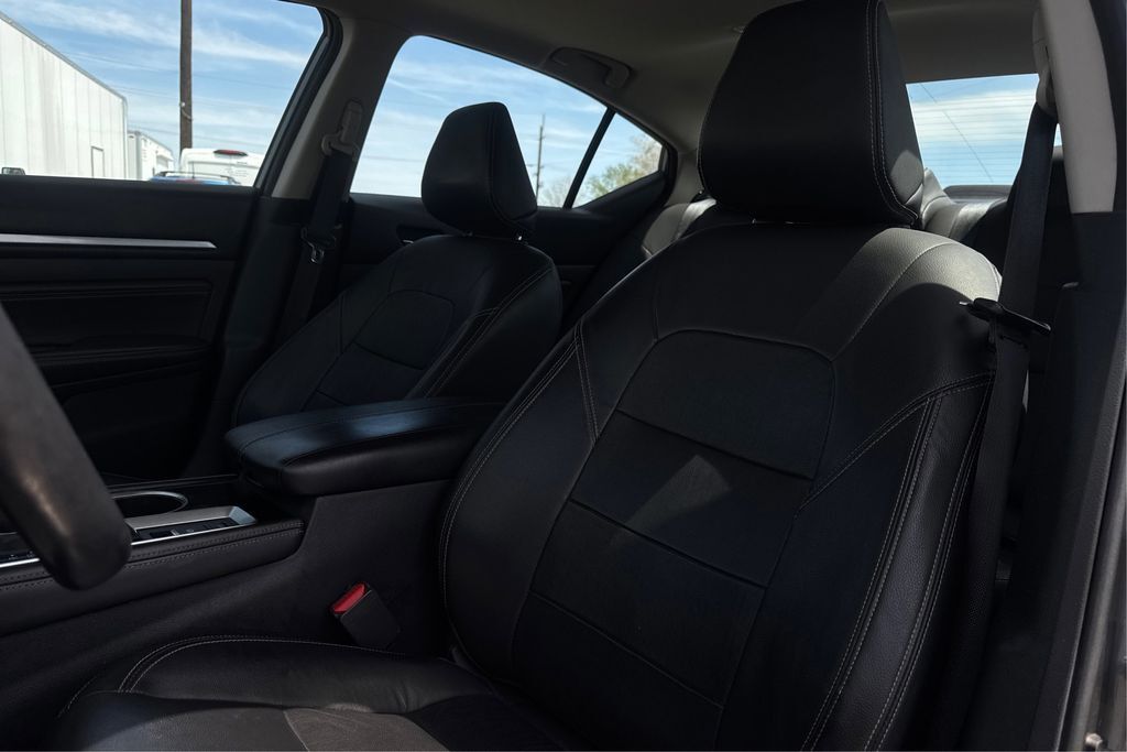 Vehicle image 13 of 37