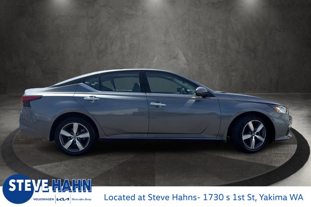 Vehicle image 4 of 37
