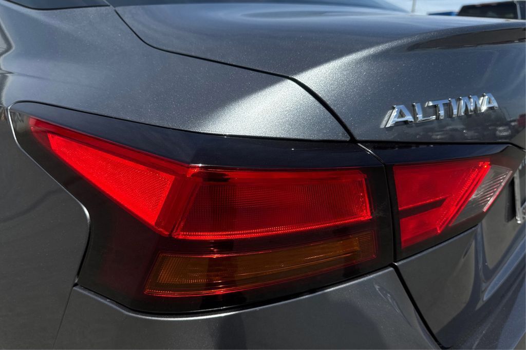 Vehicle image 24 of 37